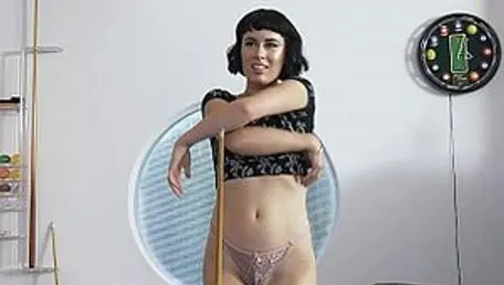 Family XXX - Alex Legend fucks Olive Glass in the pool