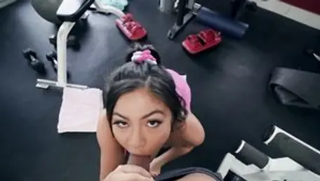 I Know That Girl - Kendra Spade posing at the gym in HD