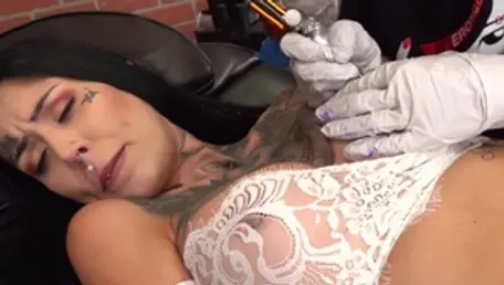 AltErotic.com - Inked & erotic Janey Doe masturbation