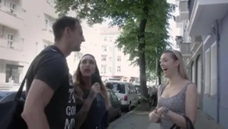 Hitzefrei.com: Anny Aurora expose small tits in the street