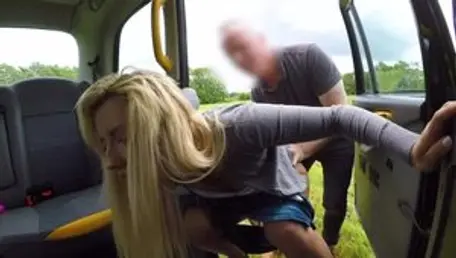 Fake Taxi: Blonde babe Sophia Grace handjob