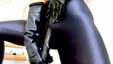 RedXXX: Cougar rushes wanking wearing pantyhose