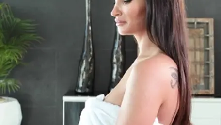 PornProsNetwork: Alyssia Kent goes for raw fucking