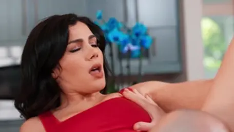 Brazzers: Zac Wild Can't Resist Big Boobed Vixen