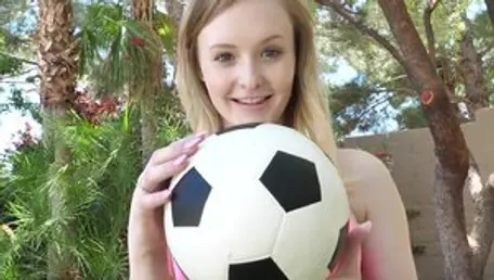 Tiny 4k: Teen chick Lanna Carter bends to get fucked