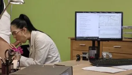 Loan 4K: Nice czech brunette sucking dick in office HD